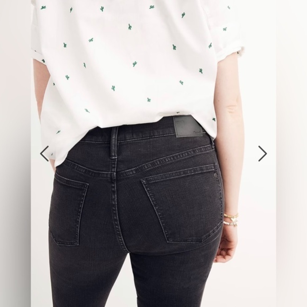 Madewell Petite 9” Mid Rise Skinny Jeans in Black Sea - Picture 3 of 7